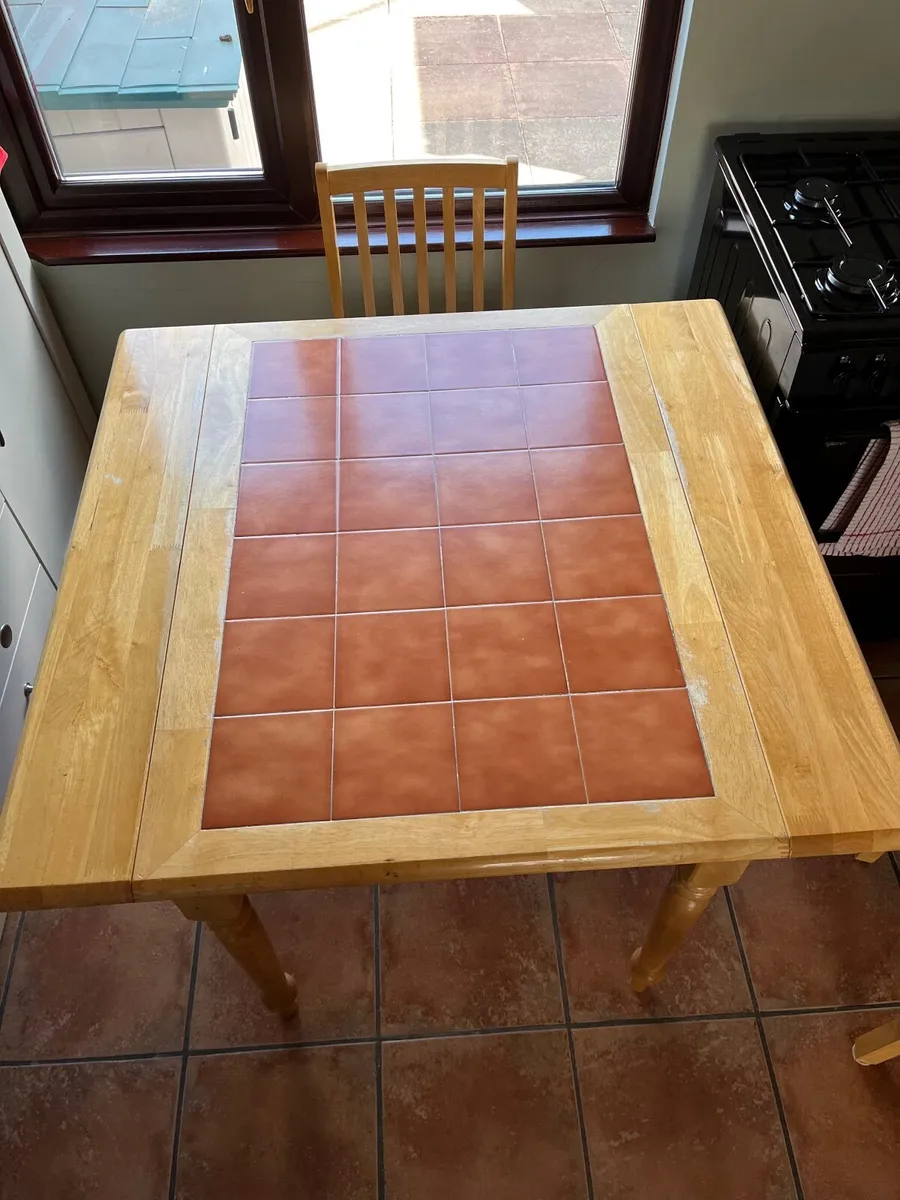 Table and Chairs - Image 3