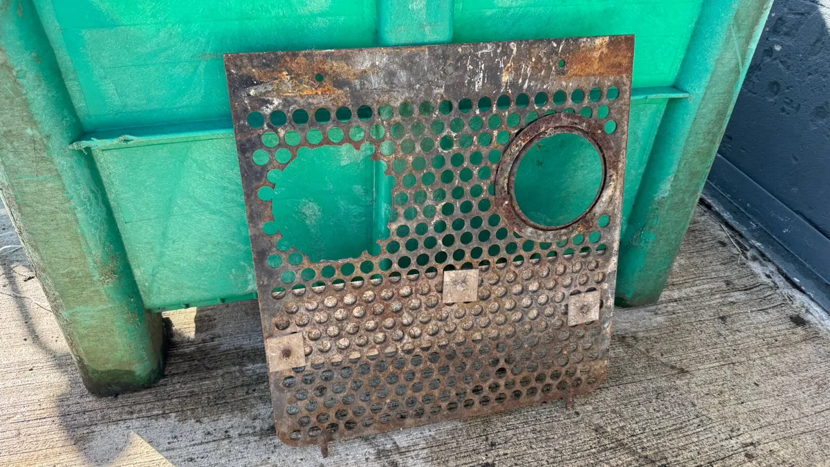 Massey  Ferguson Industrial Original Grill - Image 2