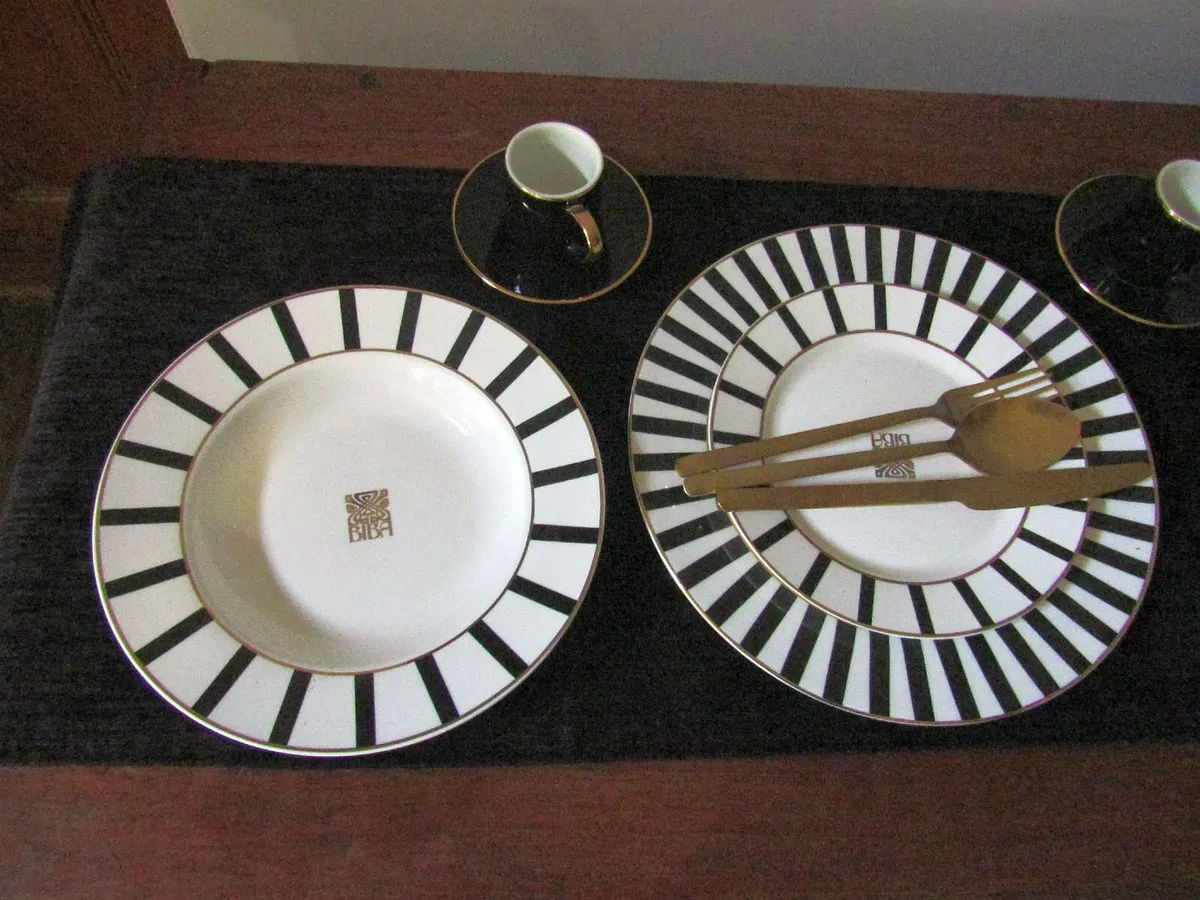 Stylish Black & White Dinner Set + Gold Cutlery - Image 3
