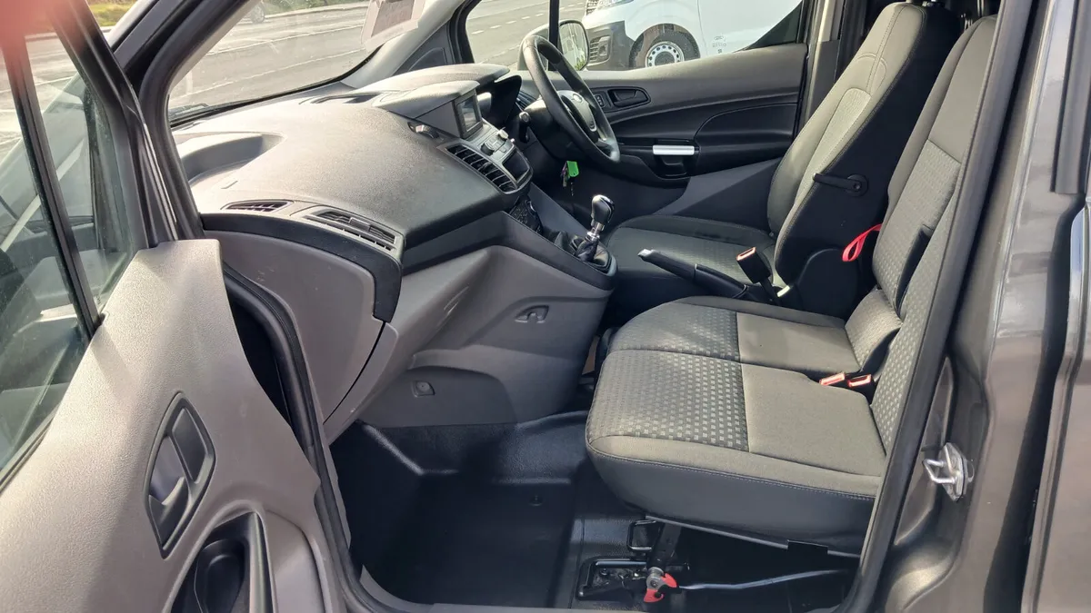 2020  CONNECT SWB TREND SPEC 100BHP 3 SEATS - Image 3