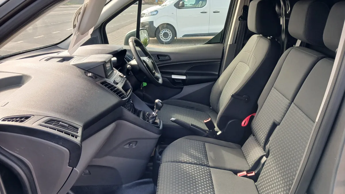 2020  CONNECT SWB TREND SPEC 100BHP 3 SEATS - Image 4