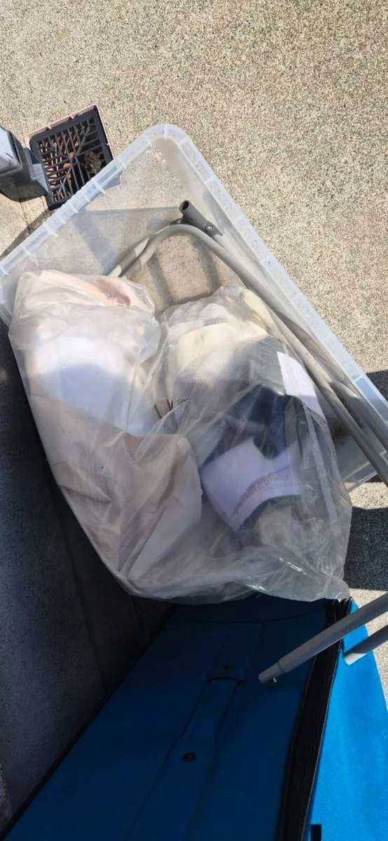 Graco travel cot wuth bassinet - Image 2