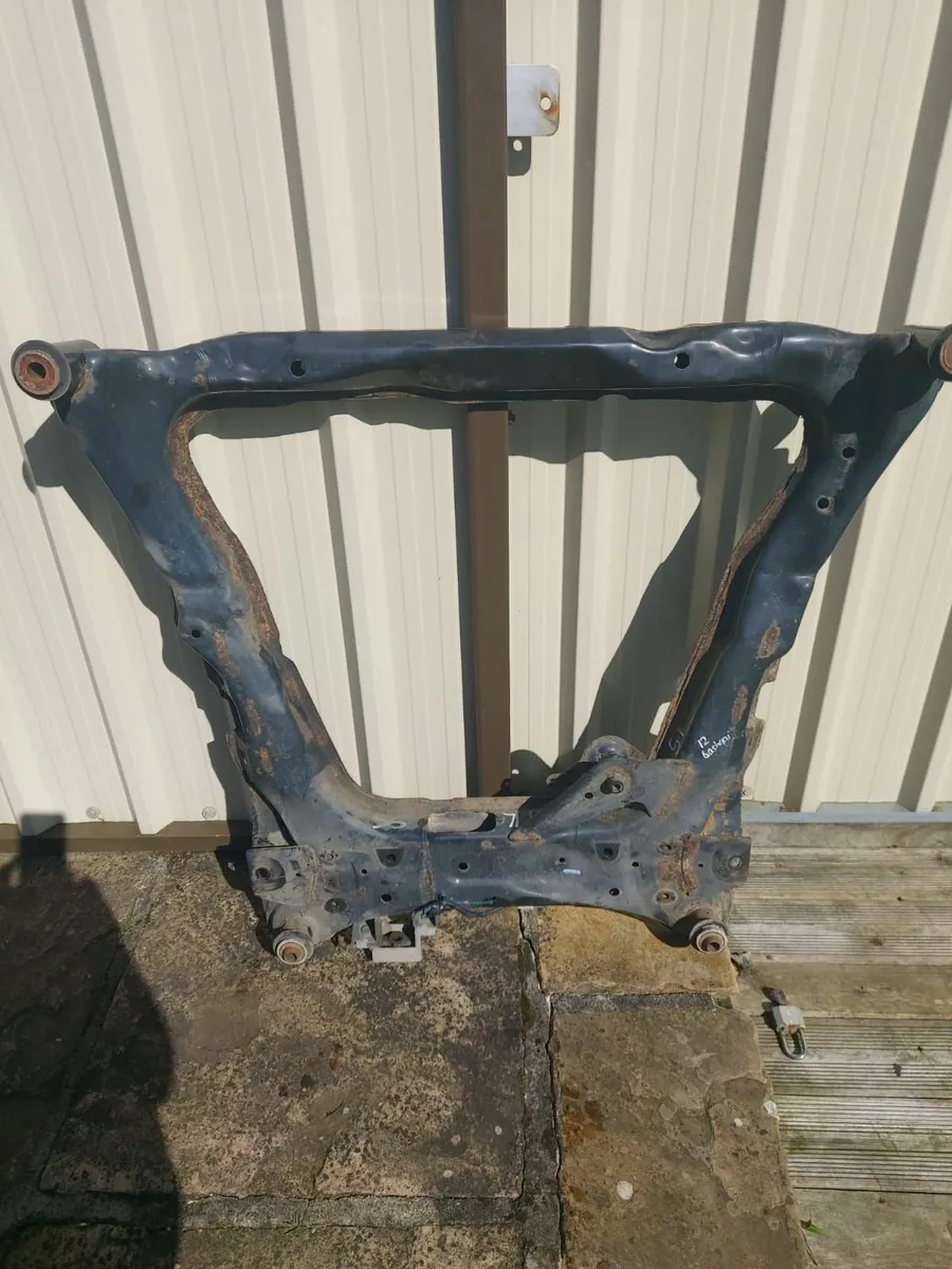 Qashqai  2012 front subframe - Image 2