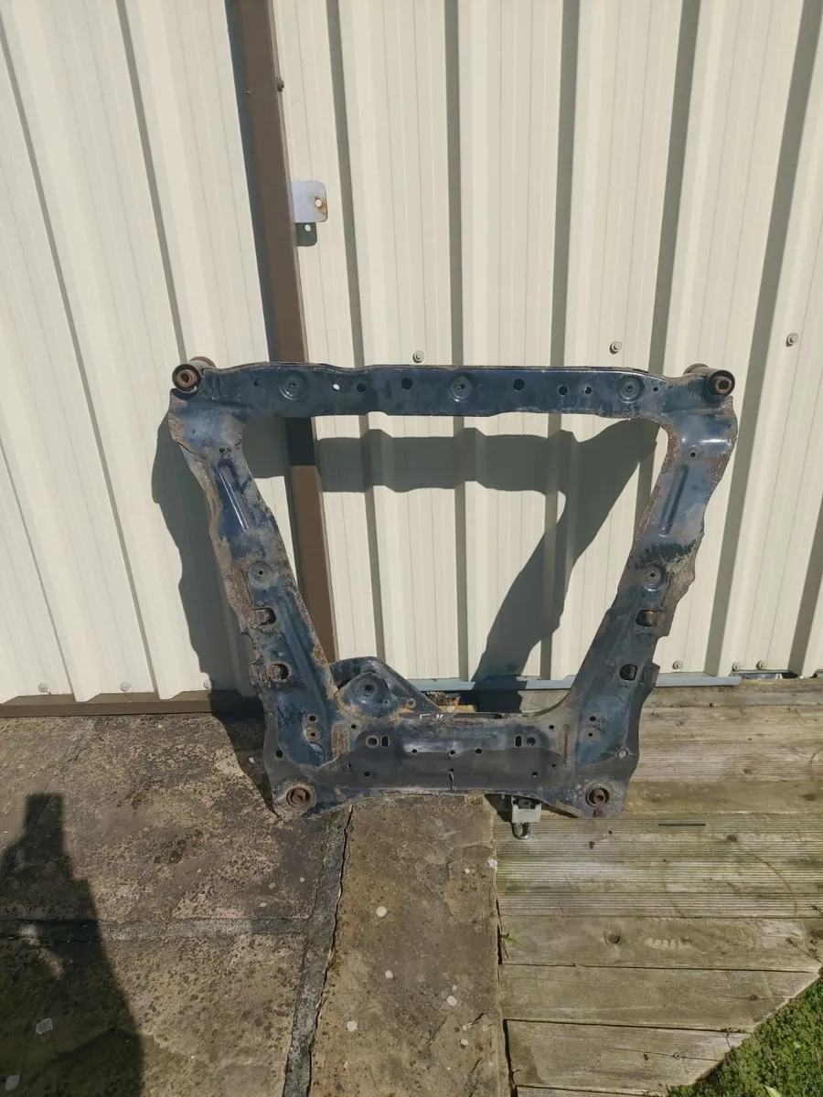 Qashqai  2012 front subframe - Image 1