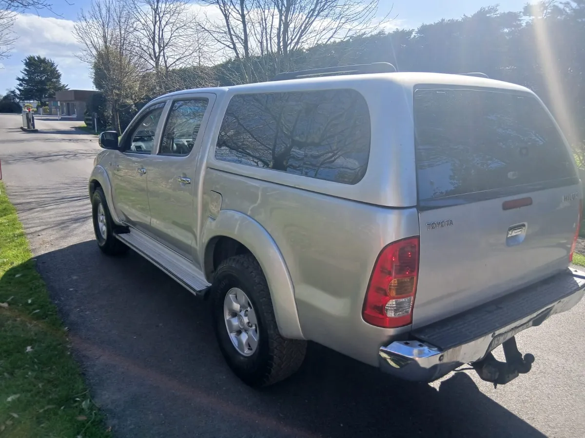 Toyota hilux 3.0 Automatic D4d - Image 2