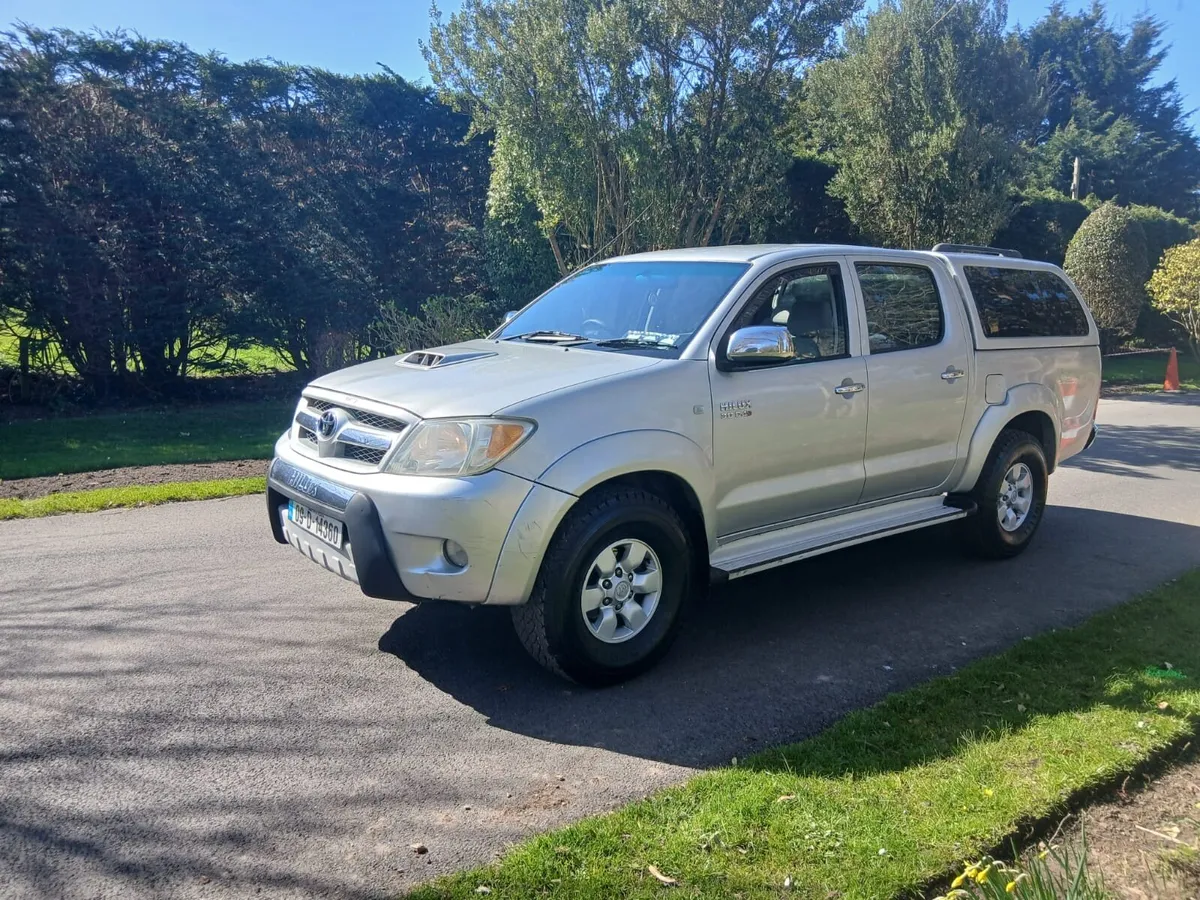 Toyota hilux 3.0 Automatic D4d - Image 1