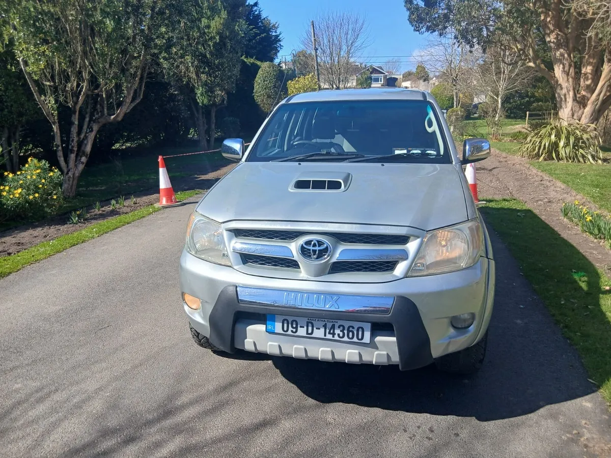 Toyota hilux 3.0 Automatic D4d - Image 3