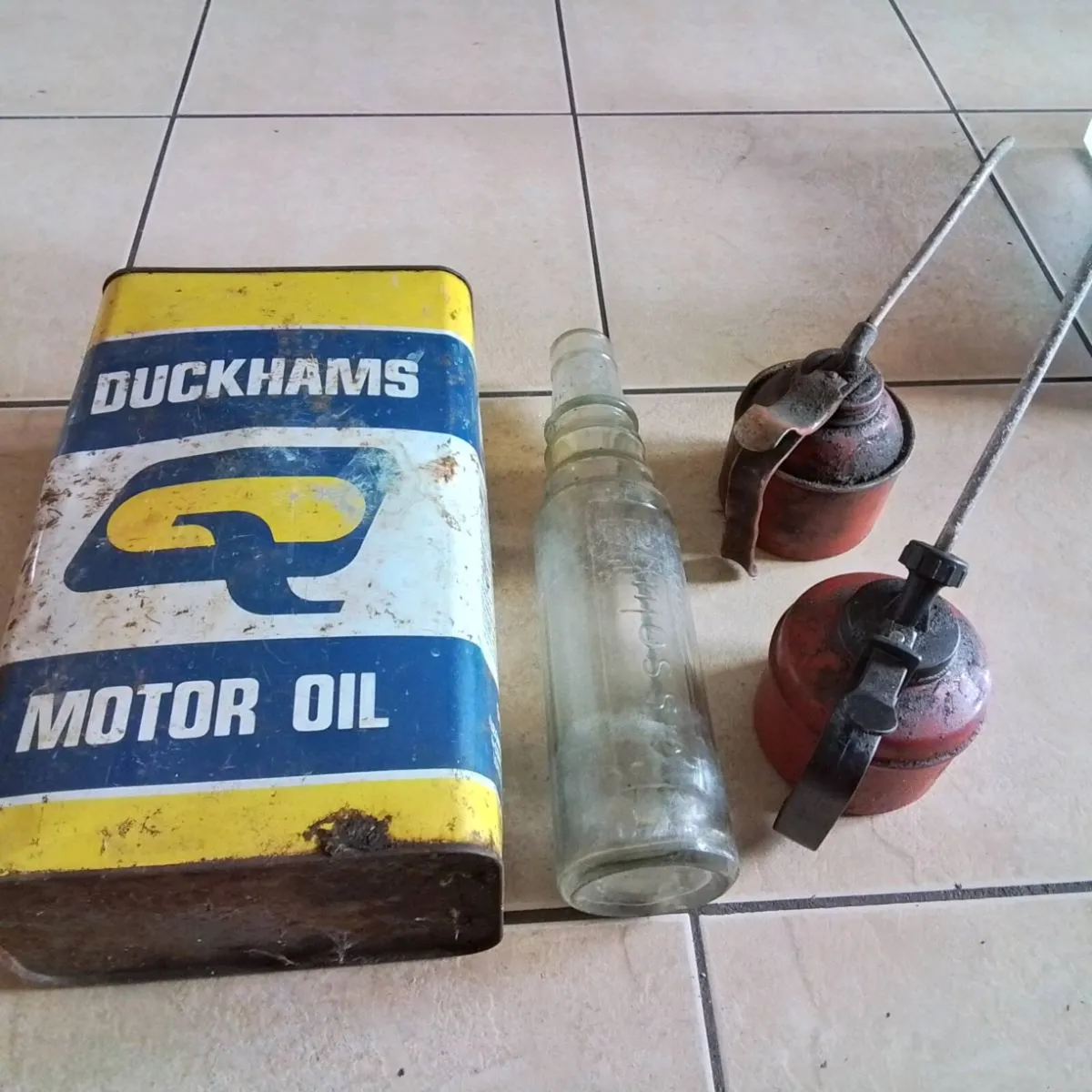 ANTIQUE AND COLLECTABLES BITS - Image 1