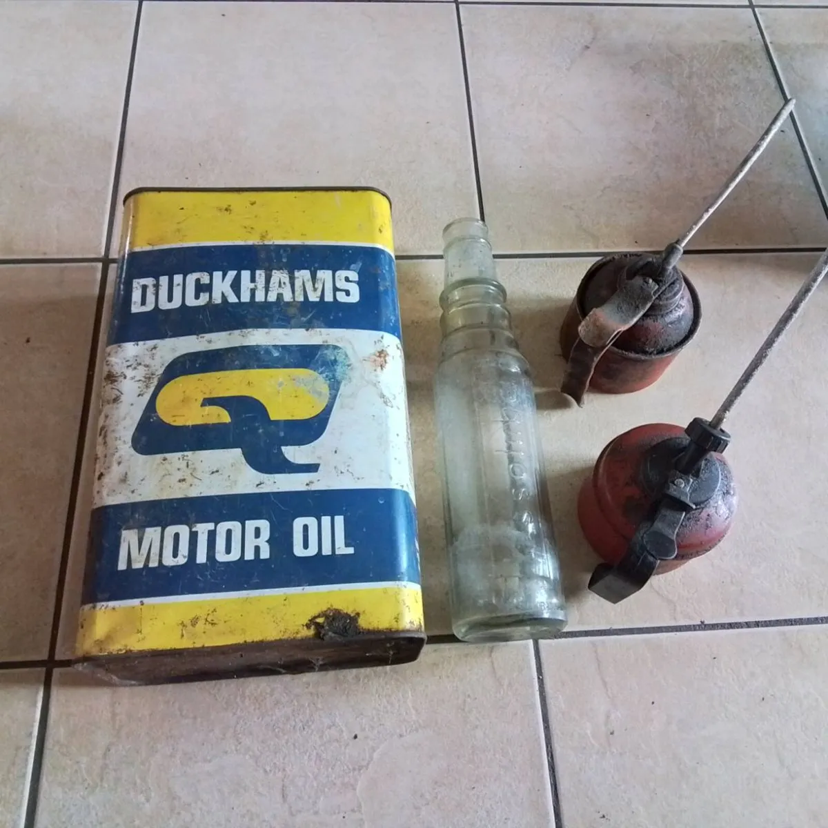 ANTIQUE AND COLLECTABLES BITS - Image 2