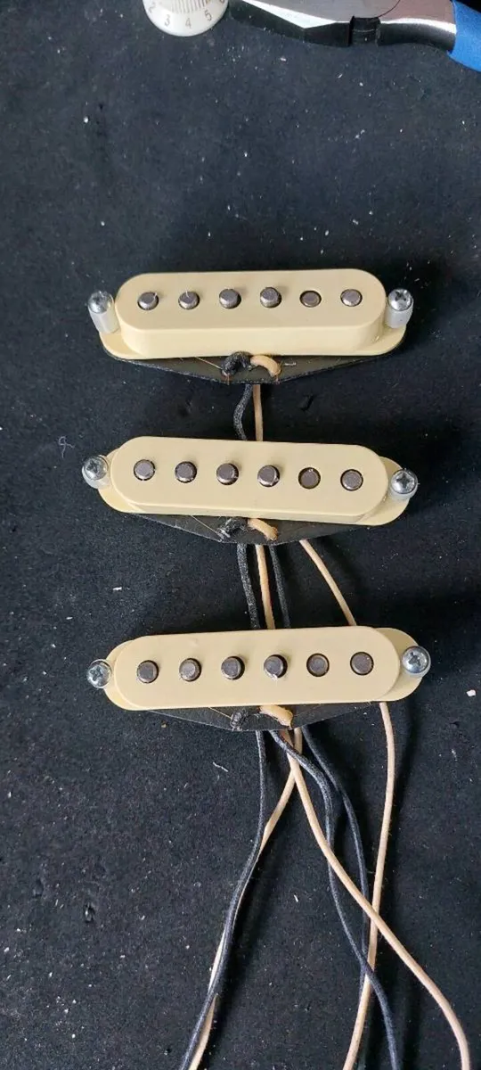 Fender vintage 61 pickups - Image 3