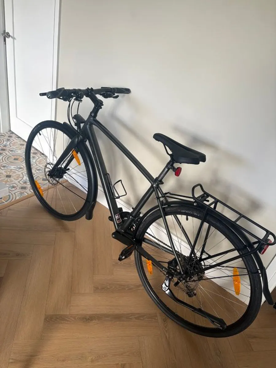 Medium Trek FX2 hybrid bike equipped - Image 1