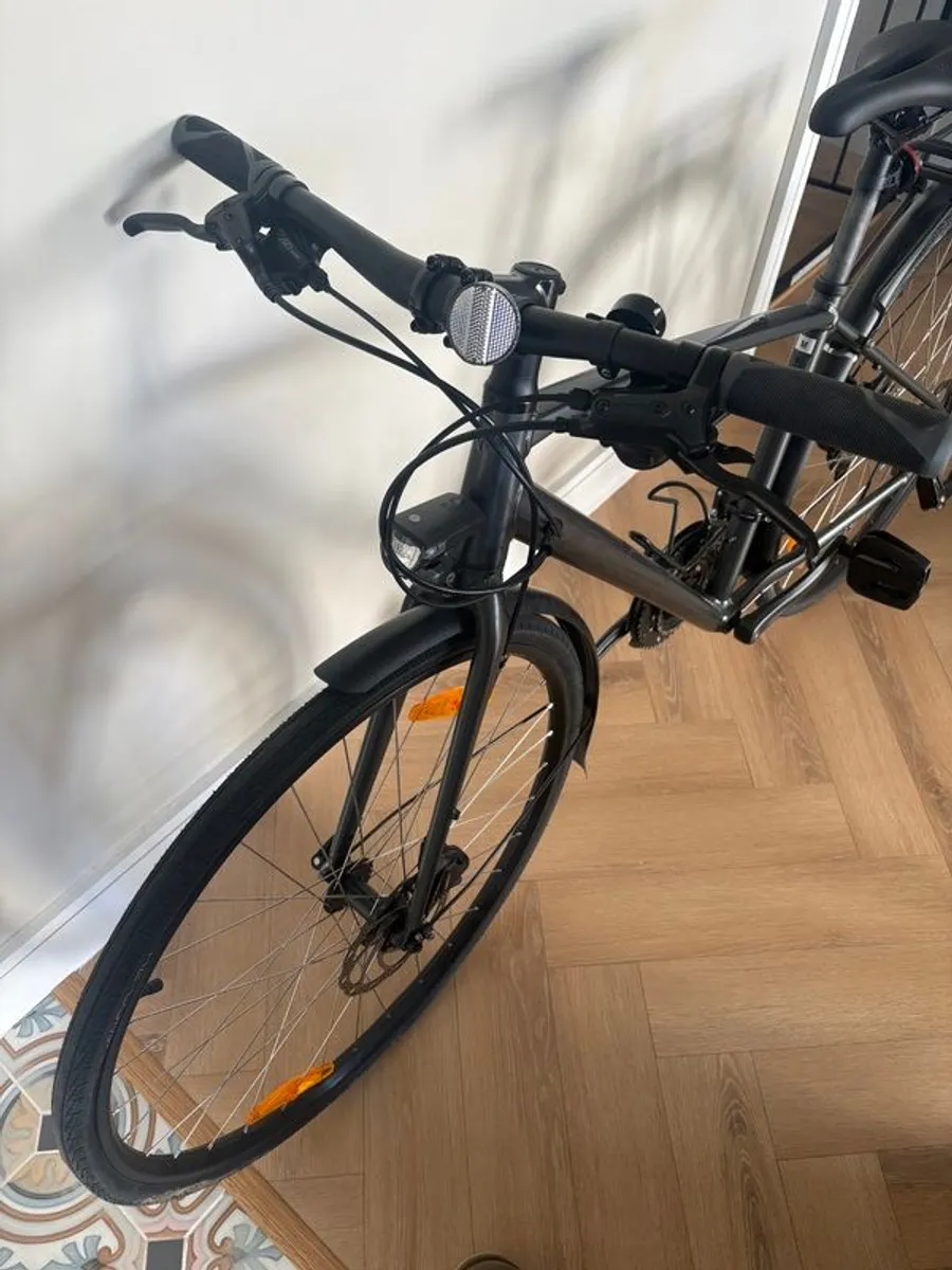 Medium Trek FX2 hybrid bike equipped - Image 2