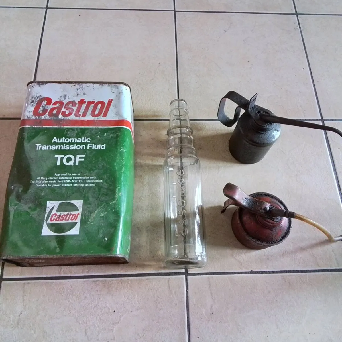 ANTIQUE AND COLLECTABLES BITS - Image 1