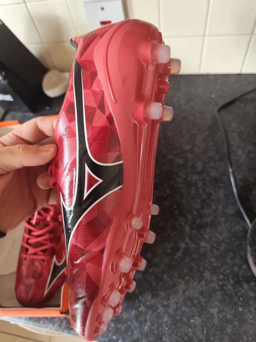 Mizunos size 10 Astro Turf Boots - Image 1