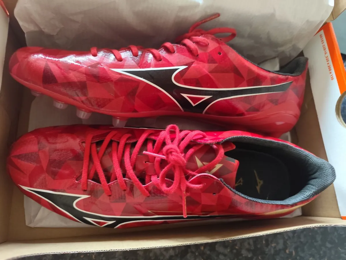 Mizunos size 10 Astro Turf Boots - Image 2