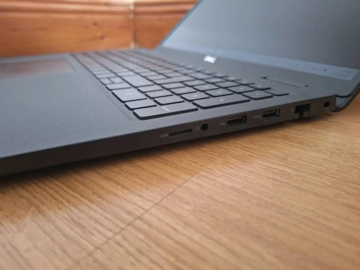 Dell Latitude 3520 - Image 3