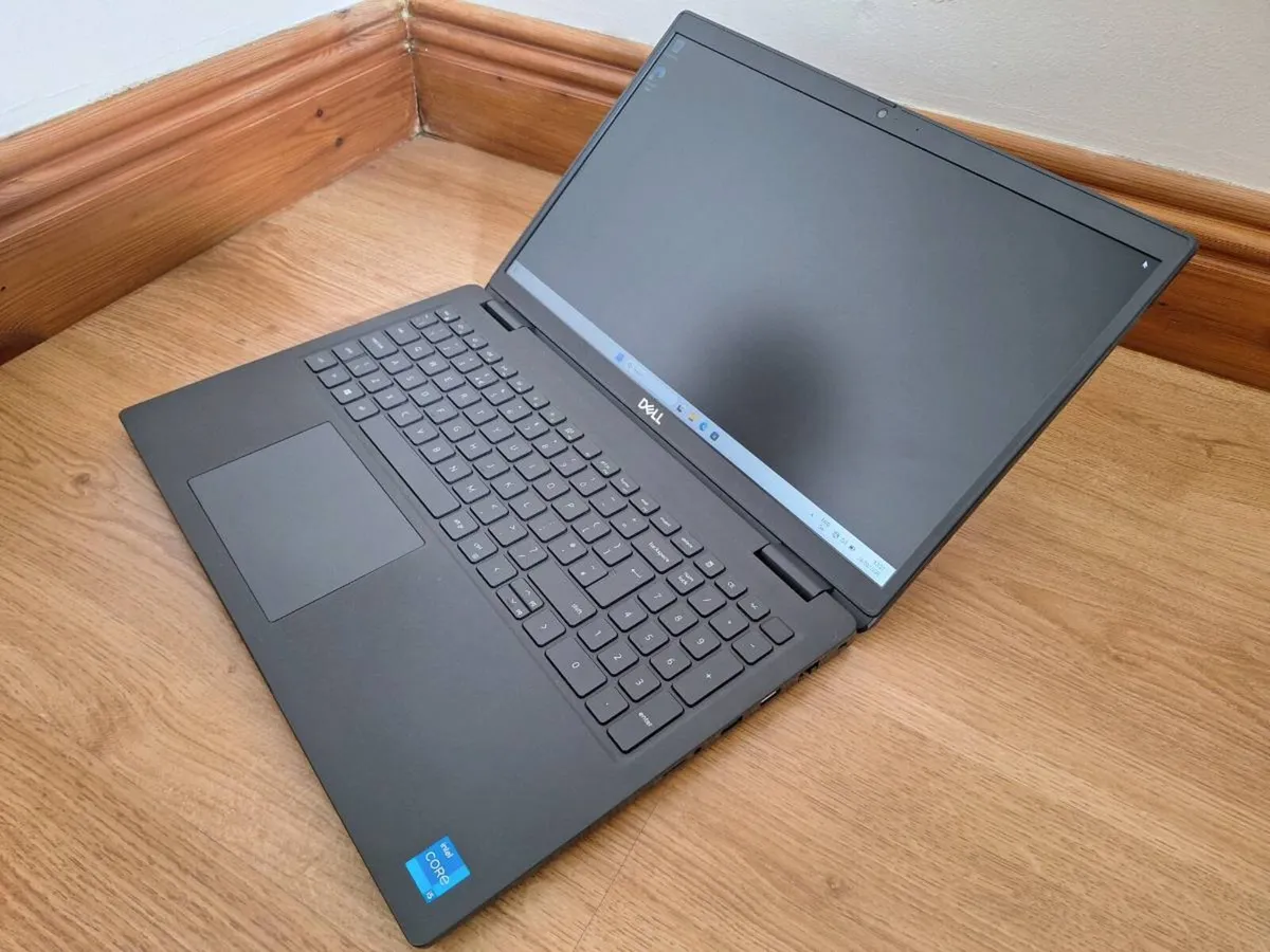 Dell Latitude 3520 - Image 1