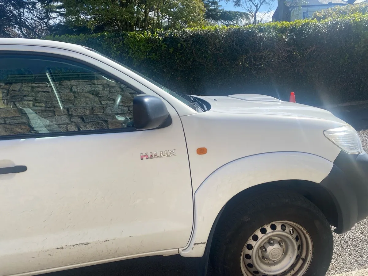 Toyota Hilux - Image 2