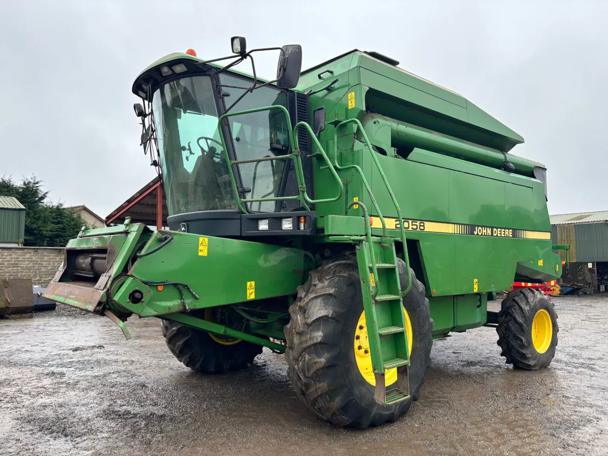 John Deere 2058 Combine Harvester - Image 4
