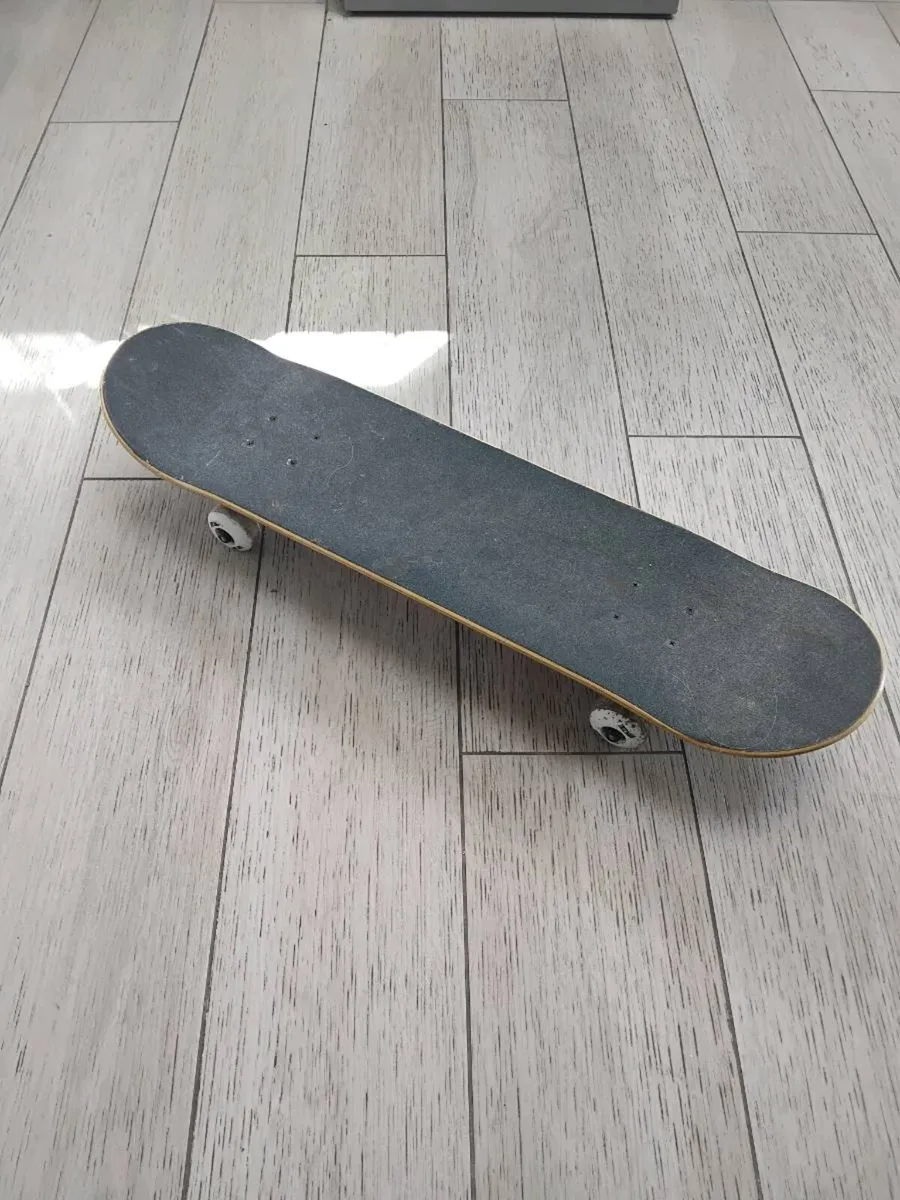 Skate board - Image 2