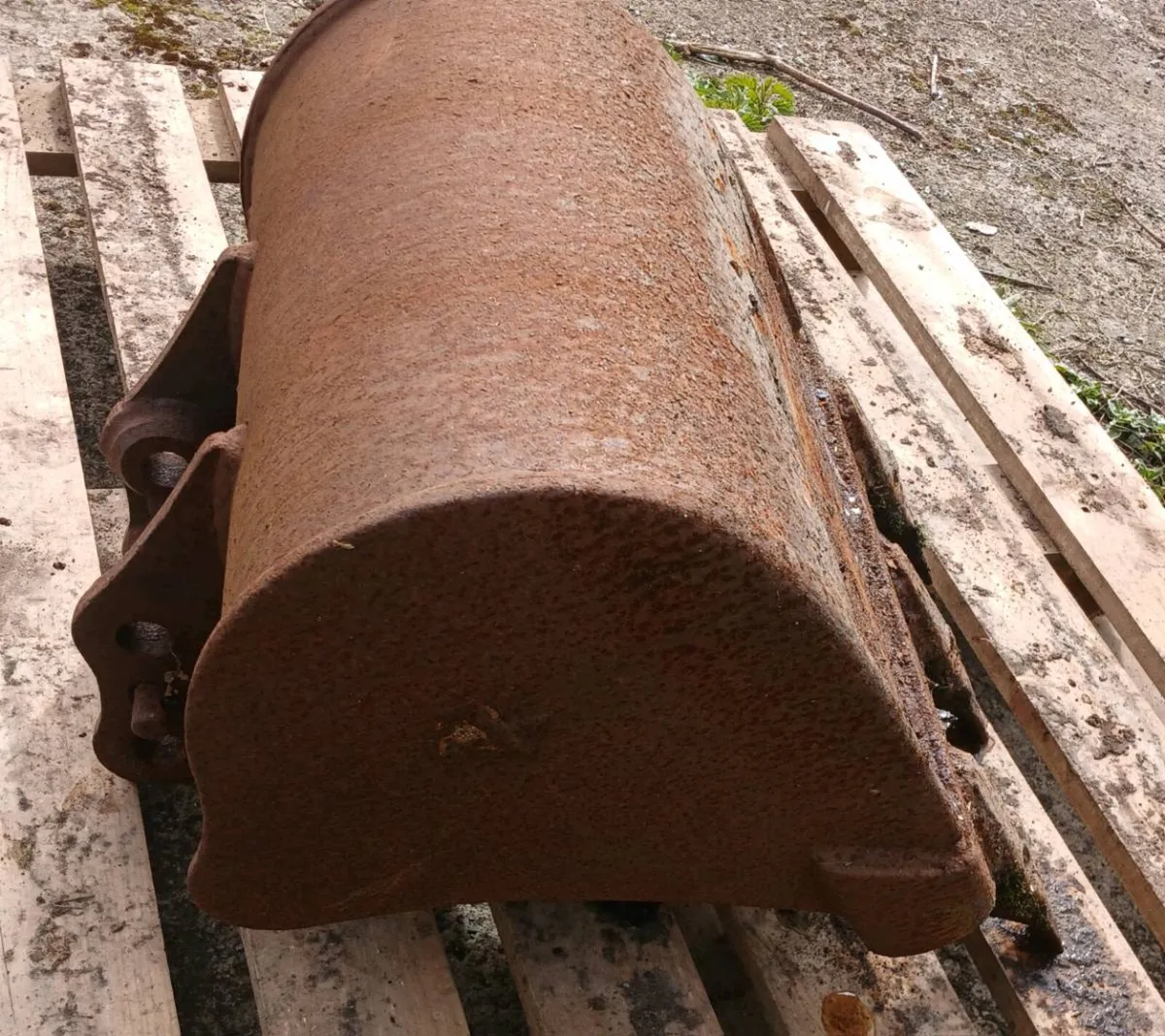 18 inch bucket - Image 1