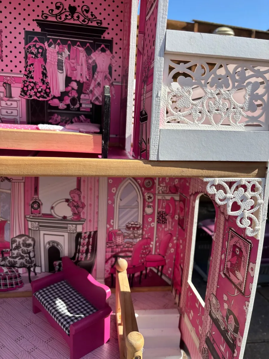 Dolls house - Image 1