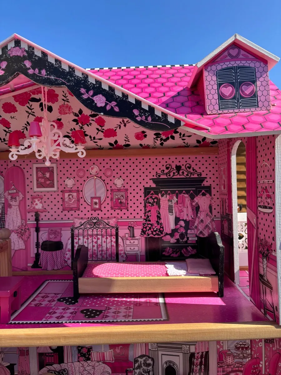 Dolls house - Image 2