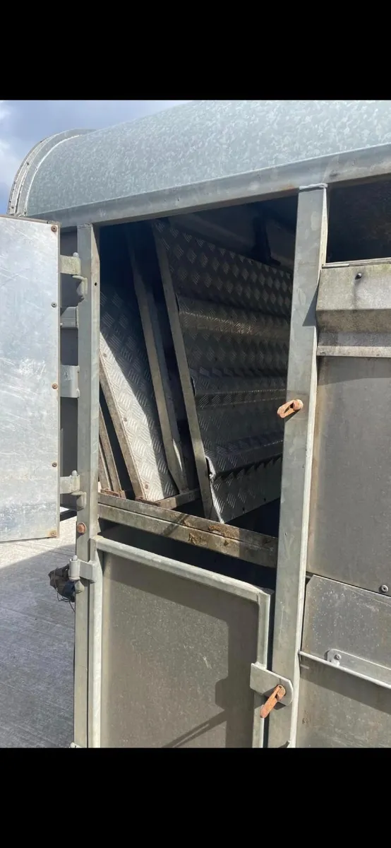 Cattle box - Image 2