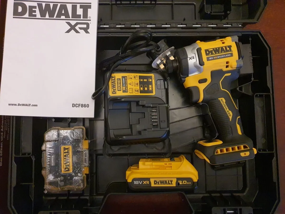 18V Dewalt DCF860 Brushless Impact Driver - Image 2