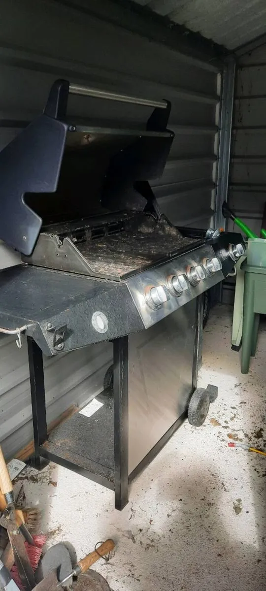 Bbq 4 burner and ring - Image 3