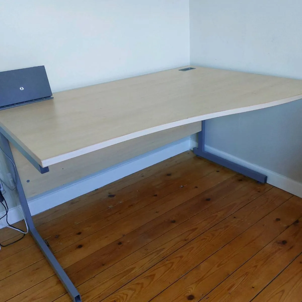 Office desk - Image 1
