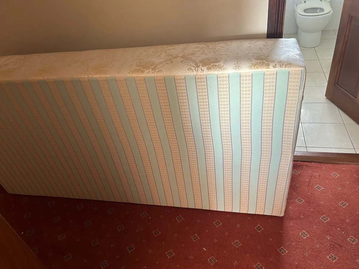 Single bed and mattress - Image 1