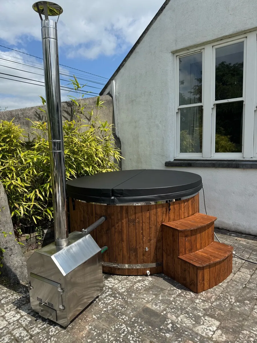 Hot tub Jacuzzi - Image 1