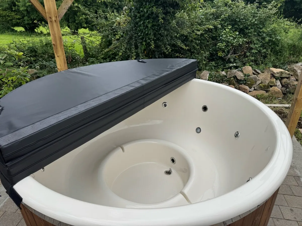 Hot tub Jacuzzi - Image 2