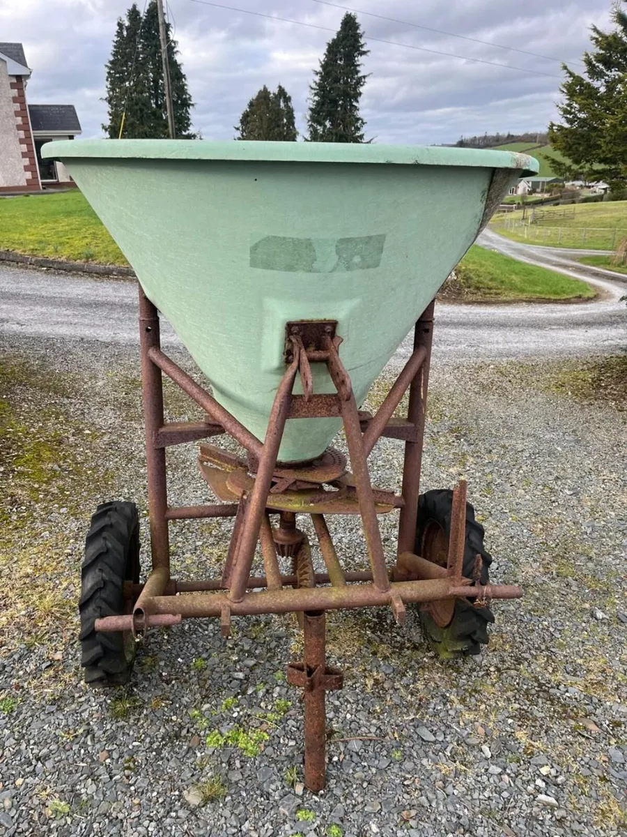 Fertiliser Spreader - Image 2