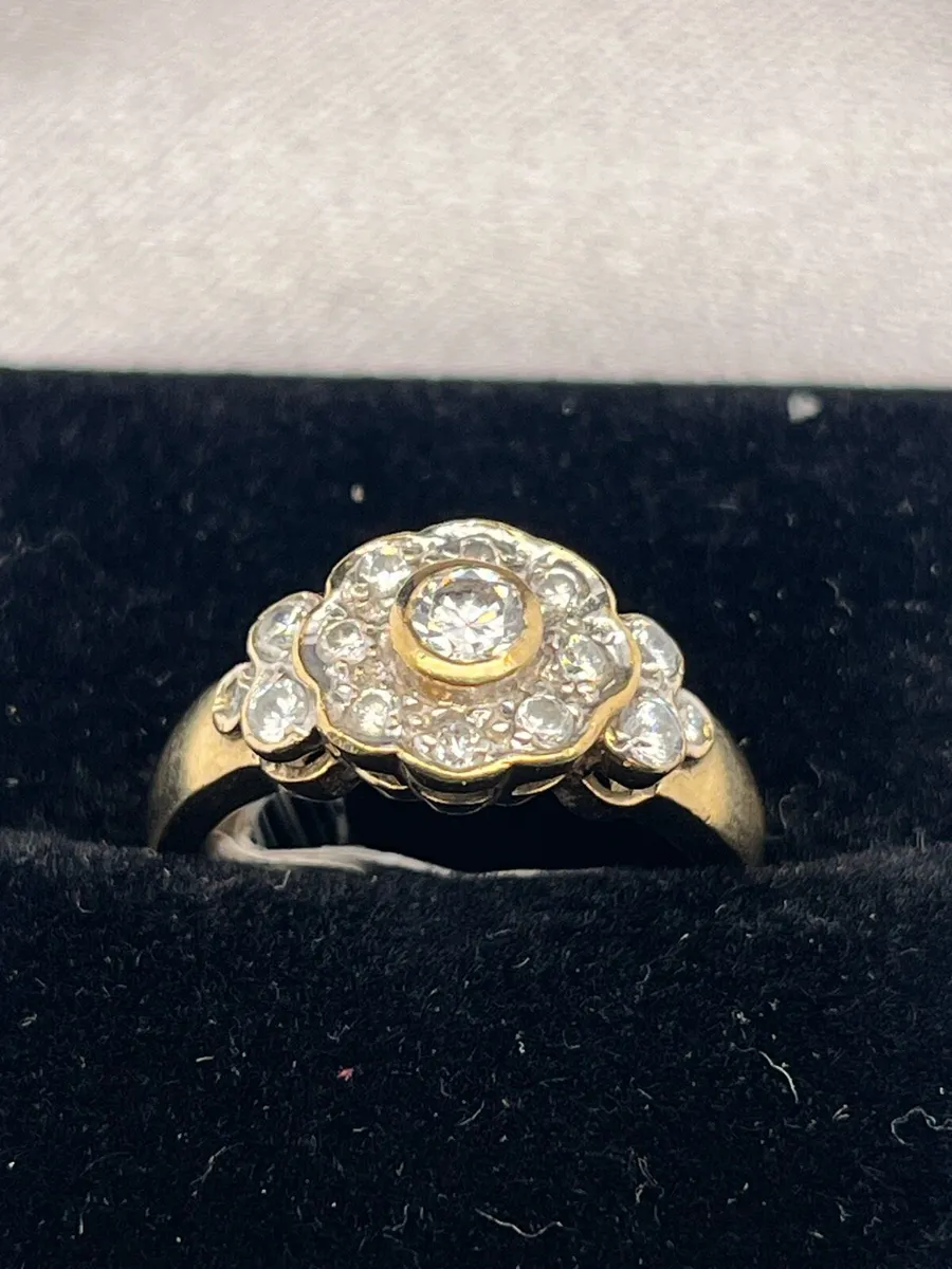 9k gold cz ring. - Image 2