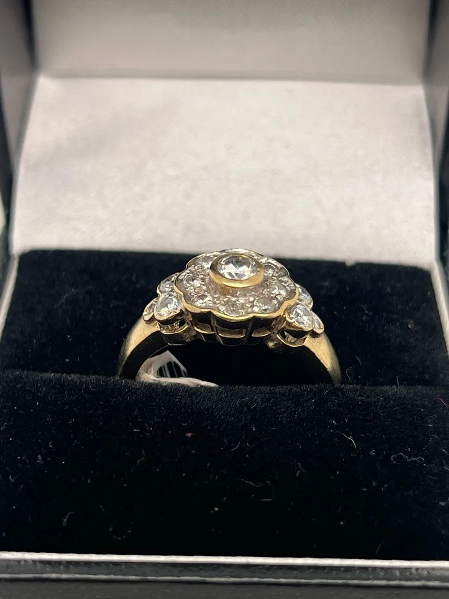 9k gold cz ring. - Image 3
