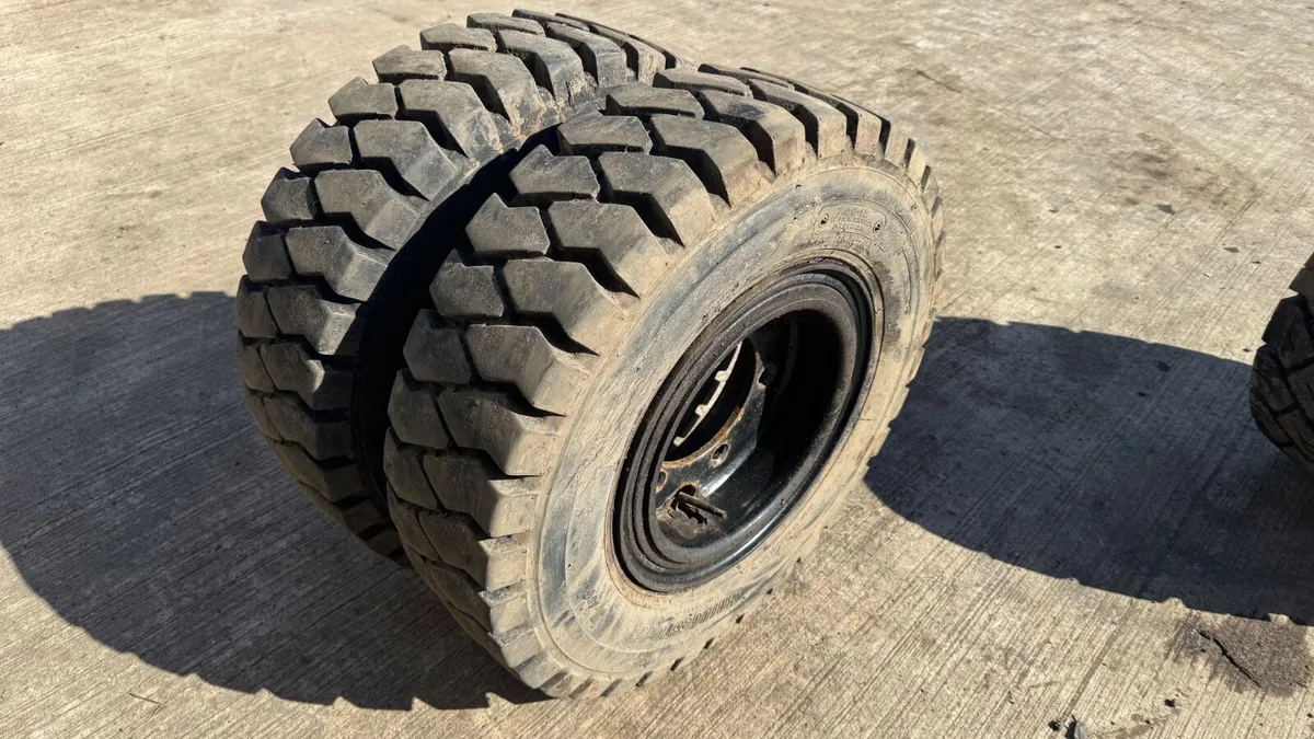 7.00 x 12 Forklift Solid Bridgestone Tyres & Rims - Image 1