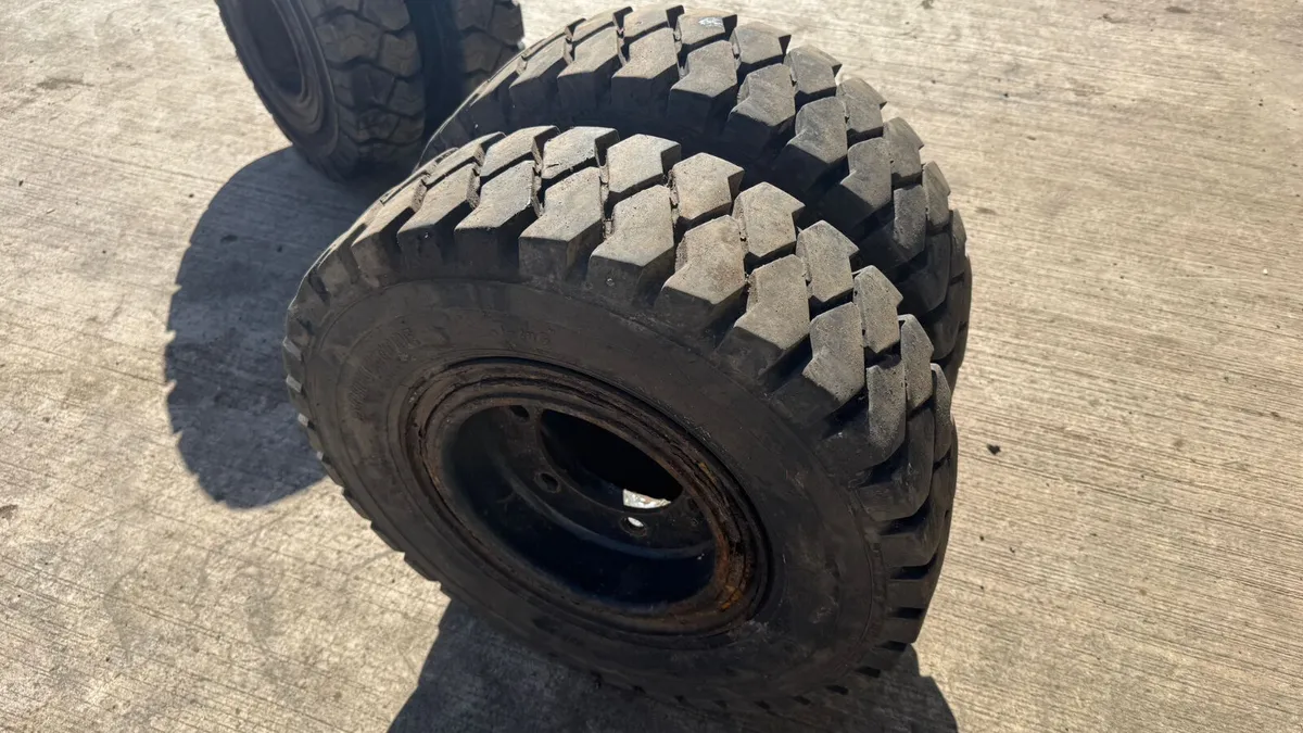 7.00 x 12 Forklift Solid Bridgestone Tyres & Rims - Image 2