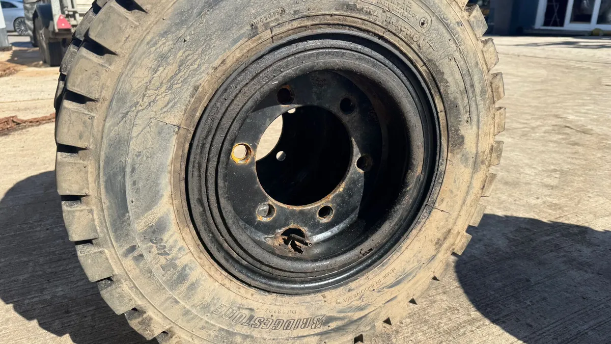 7.00 x 12 Forklift Solid Bridgestone Tyres & Rims - Image 3