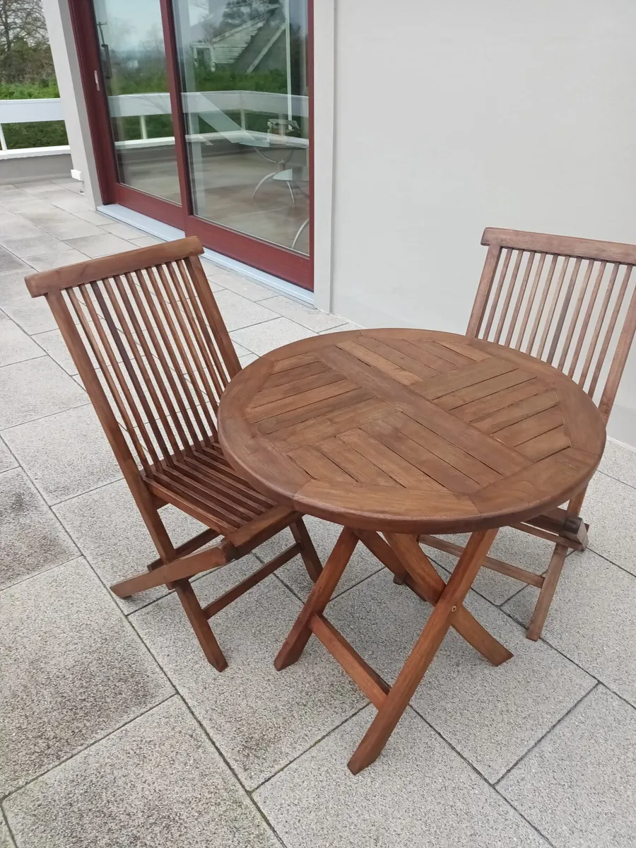 Garden table and chairs - Image 1