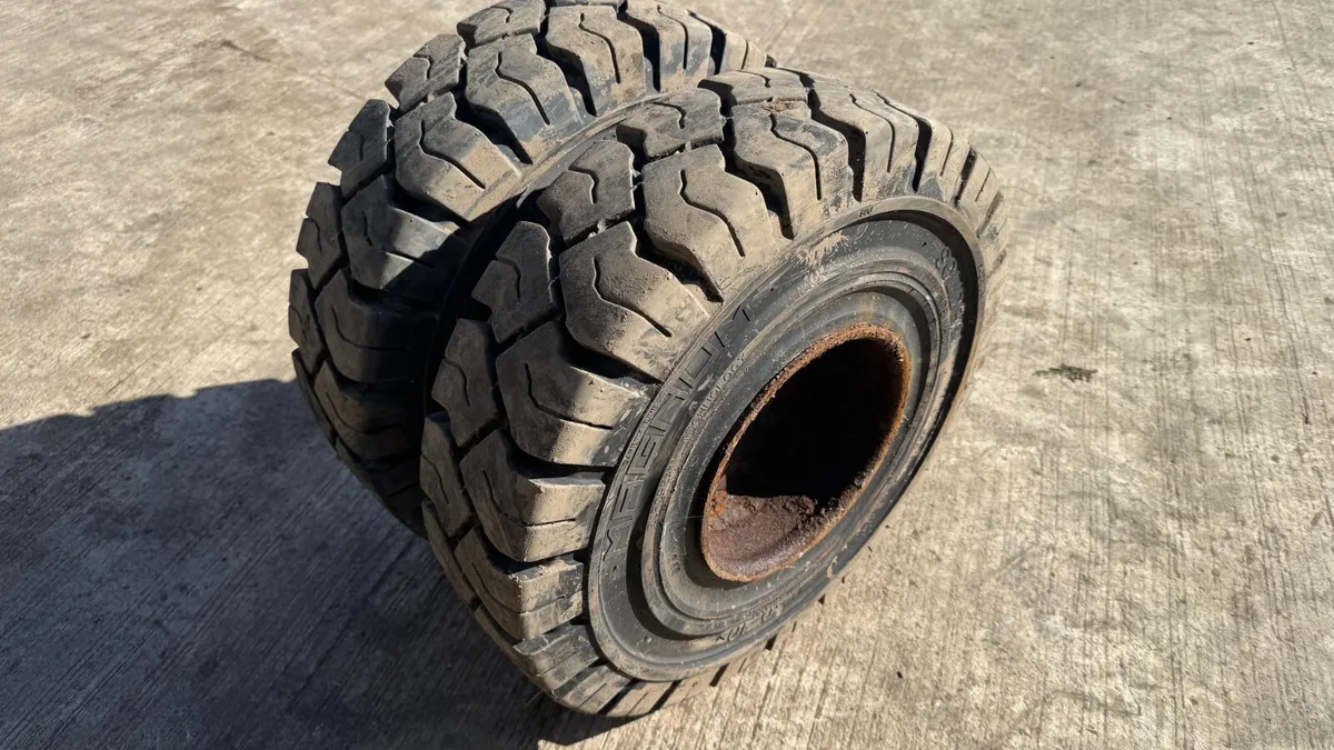 6.50 x 10 Forklift solid Magnum Tyres & Rims - Image 1