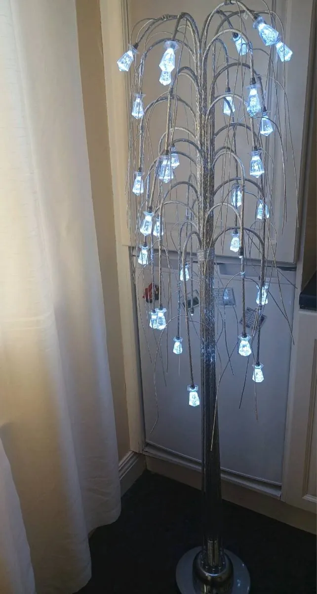 Freestanding Decorative Lamp