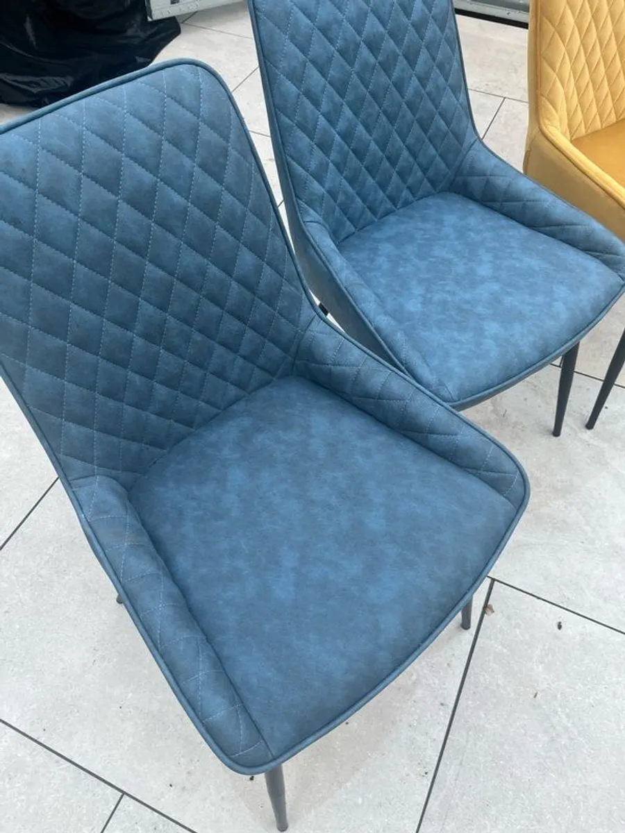 Set of 4 Dining Chairs - almost new - Image 2