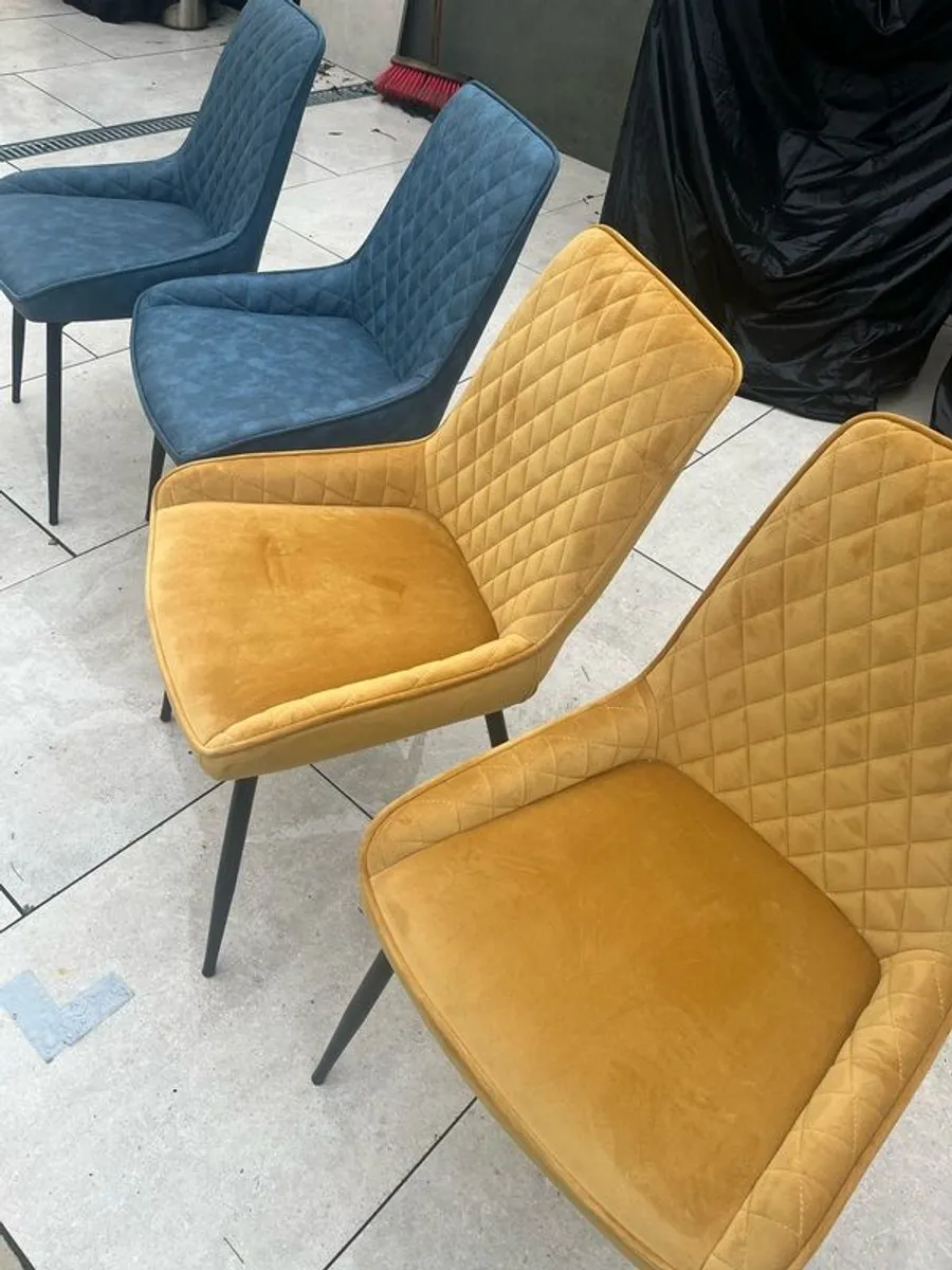 Set of 4 Dining Chairs - almost new - Image 3