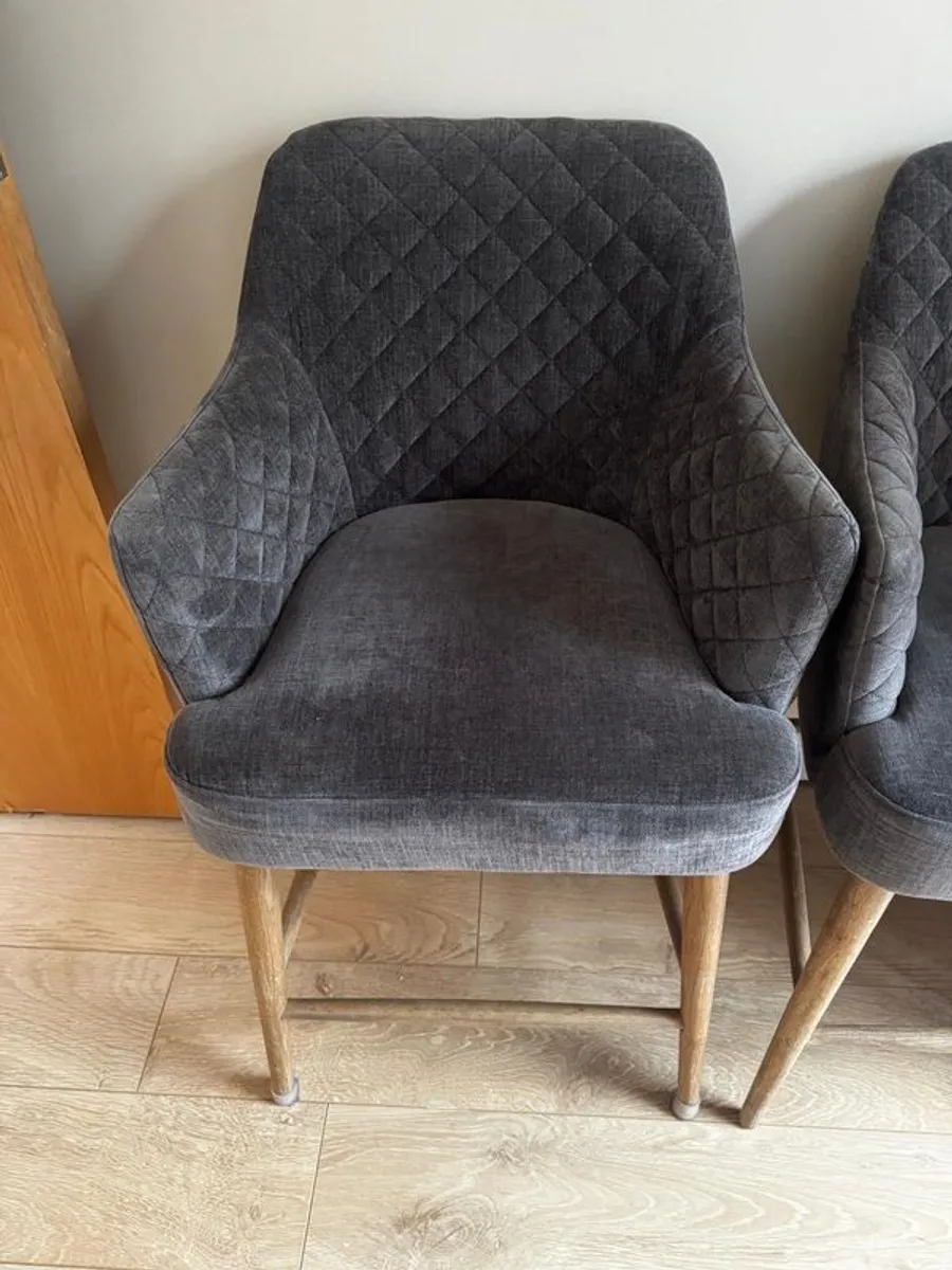3 cushioned grey island chairs - Image 1