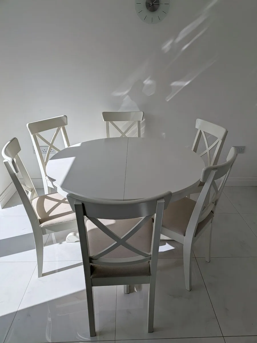Kitchen table and chairs - Image 2