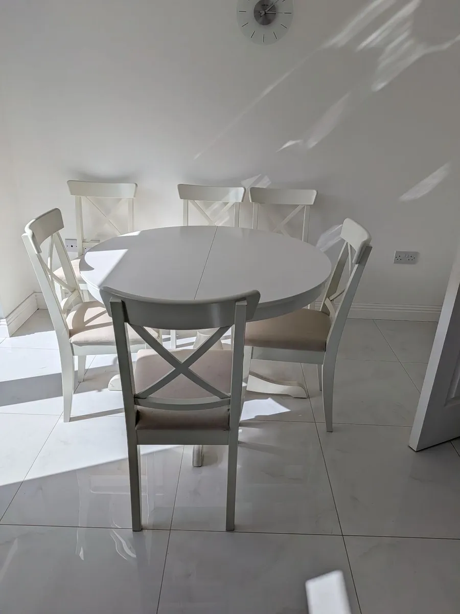 Kitchen table and chairs - Image 3