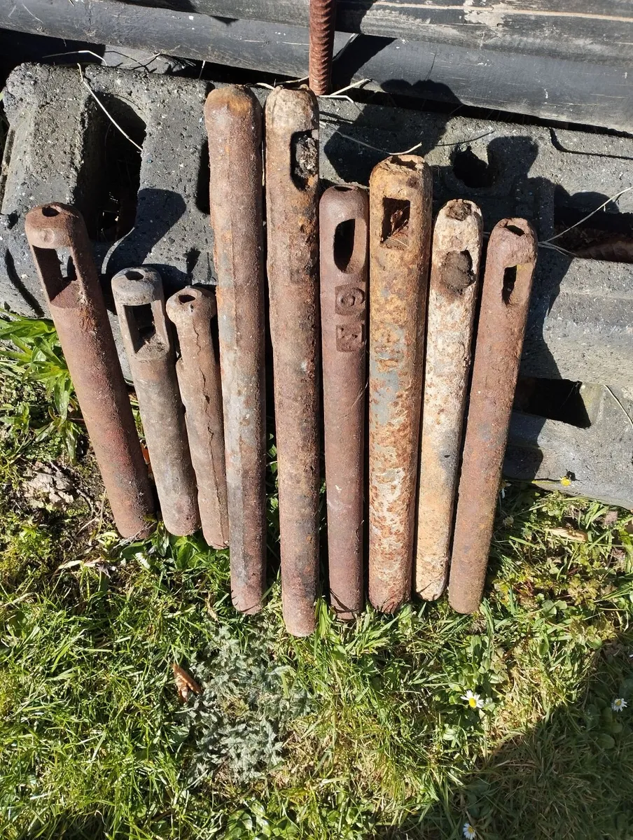 cut stone./ sash window weights - Image 4