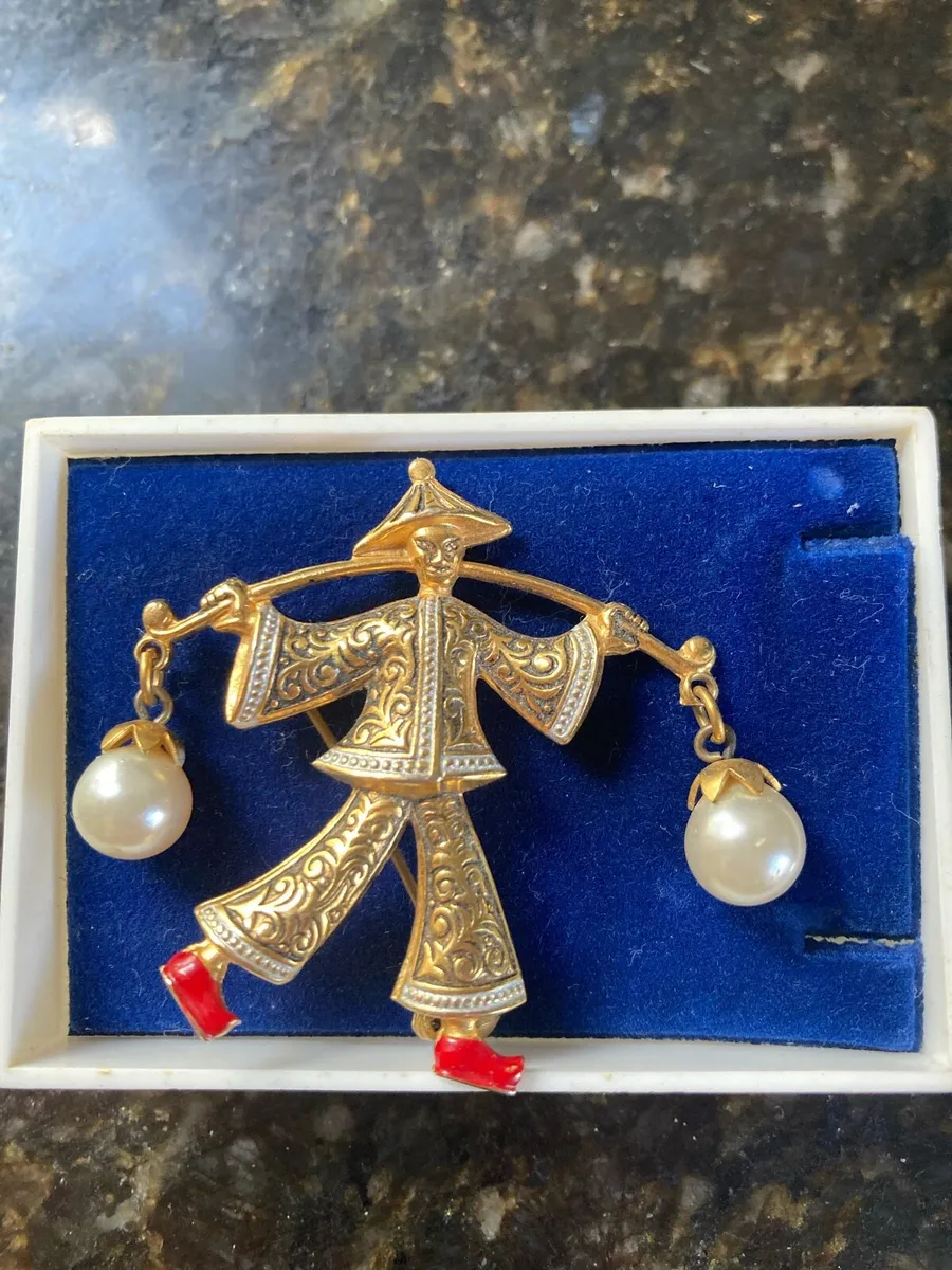 Gold tone brooch - Image 2